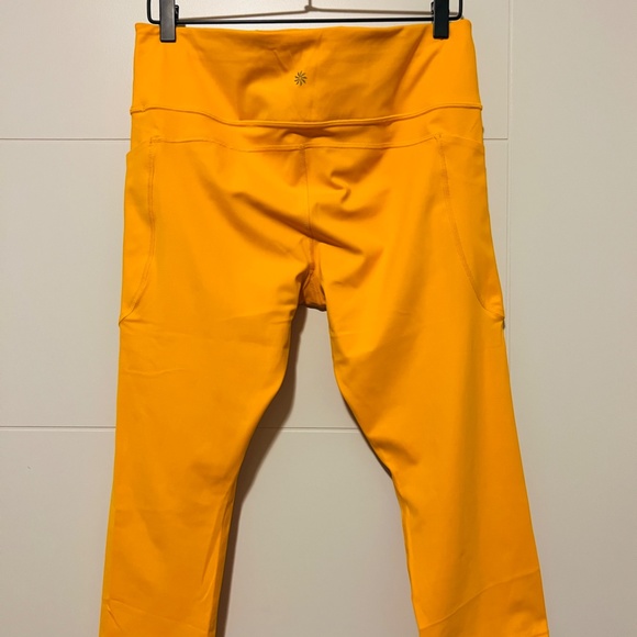 NWT Athleta Ultimate Stash II Capri in Radiant Sunshine Gold Size XL - Picture 3 of 3